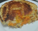Foto del paso 8 de la receta: Sándwich🥯cremoso🧀🥛de zanahoria🥕y cebolla🧅🥐🧀