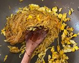 Foto langkah ke 3 dari resep Indomie Goreng Tek-tek.
