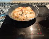 Foto del paso 5 de la receta: Pechuga de pavo con vino blanco, pasas y uva