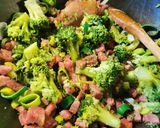Tarjás pórés-brokkolis spagetti recept fázis 2 fotója