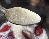 Foto del paso 2 de la receta: Frappé de fresas 🍓 🍓 🍓
