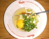 Foto langkah ke 3 dari resep Telur Dadar Daun Bawang.