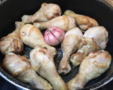 Foto del paso 1 de la receta: Jamoncitos de pollo a la cerveza