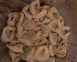 Foto del paso 1 de la receta: Tortellini rellenos de espinacas con salsa de queso