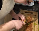 Foto del paso 1 de la receta: Crema vegana de zapallo, cebolla y zanahoria al curry