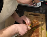 Foto del paso 1 de la receta: Crema vegana de zapallo, cebolla y zanahoria al curry