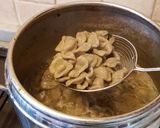 Foto del passaggio 5 della ricetta Orecchiette di grano arso con cime di rapa e salsiccia