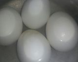A picture of step 1 of Boiled egg Alu mater Gravi.