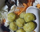 Foto langkah ke 4 dari resep Sup Bening Baso Ikan dan sayuran.