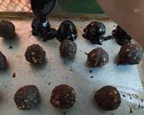Foto langkah ke 3 dari resep Bola-Bola Coklat.