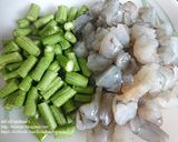 รูปขั้นตอนการทำที่ 2 ของ กุ้งผัดพริกเหลือง