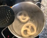 Tojásmentes, sós perec recept fázis 3 fotója