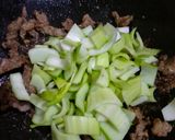Foto langkah ke 5 dari resep Mie goreng daging.
