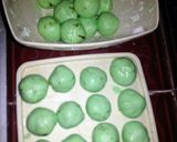 Foto langkah ke 4 dari resep Klepon Ketan Isi Gula Merah.