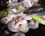 Foto langkah ke 2 dari resep Sup Tahu Udang.