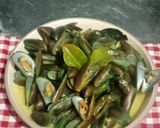 Foto langkah ke 5 dari resep Kerang Hijau Bumbu Kuning (170).