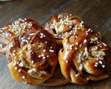 Briós (csokikrémmel, dióval és cukorral szórva) recept fázis 9 fotója