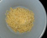 Foto langkah ke 1 dari resep Mie kuah susu.