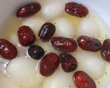 Hình bước làm 3 của món Chè chôm chôm táo đỏ hạt chia