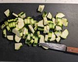 Une image de l'étape 1 de Crumble courgette-tomate.