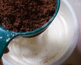Foto langkah ke 3 dari resep Chocolate cake with coffee whipped cream.