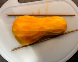 Foto del paso 3 de la receta: Calabaza estilo hasselback con crema de queso feta 🎃