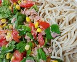 Foto del paso 4 de la receta: Tallarines con ensalada de atún