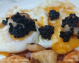 Foto del paso 7 de la receta: Huevos fritos con vieiras, langostinos y sepia