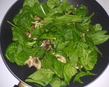 Foto del paso 2 de la receta: Tallarines con hongos y espinaca