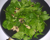 Foto del paso 2 de la receta: Tallarines con hongos y espinaca