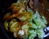 Foto langkah ke 3 dari resep Sambal Petis Timun dan Tomat.