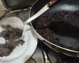 Foto del paso 2 de la receta: Revuelto de morcilla con piñones en 22 minutos