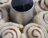 Foto langkah ke 7 dari resep Cinnamon Rolls Wangi dan Empuk.