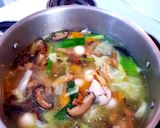 A picture of step 2 of Timlo soup.