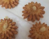 रॉयल फ्लावर कूकीज (Royal flower cookies recipe in hindi) रेसिपी चरण 21 फोटो