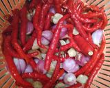 Foto langkah ke 1 dari resep Bumbu dasar putih, bumbu dasar merah dan bumbu dasar kuning.
