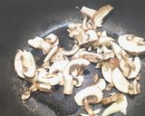 Foto del paso 1 de la receta: Empanadas de champignones, jamón y cebolla