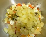 Orosz hússaláta (más néven Olivier-saláta) recept fázis 5 fotója