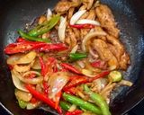 รูปขั้นตอนการทำที่ 5 ของ ไก่ผัดพริกสด
