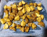 Hình bước làm 4 của món Khoai Tây Nướng Bơ Tỏi & Phô Mai- Roasted Garlic Butter Parmesan Potatoes 🥔 🧄 🧀 🧈