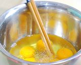 Foto langkah ke 2 dari resep Chinese Egg Tomato Stir - Fry.