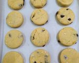 Gambar langkah 6 resipi Raisins scones.