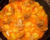 Foto del paso 4 de la receta: Gnocchi con tomate, champiñones, calabacín y queso