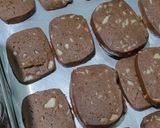 Foto langkah ke 9 dari resep White Chunks Choco Butter Cookies.