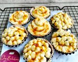 Foto langkah ke 6 dari resep Chocolate Caramel Cupcake.