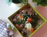 Foto langkah ke 9 dari resep Sop sawi hijau dan sosis.
