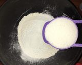 A picture of step 3 of Mini glazed donut.