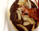 A picture of step 3 of My other lovely Burger. 😙.