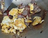 Foto langkah ke 4 dari resep Nasi goreng bakso telur bumbu iris.