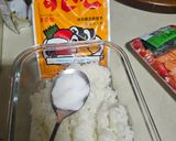 Foto langkah ke 1 dari resep Salmon rice mentai with mozarela.